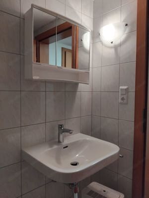 Vermiete leistbare Einzimmerwohnung in ruhiger und zentraler Lage von Bludenz Bild 3