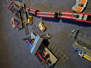 Lego Personenzug und 2 Güterzüge  Bild 4