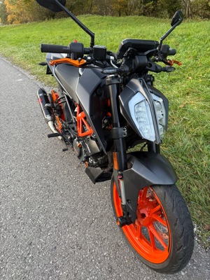 KTM Duke 125  2023, wie neu Bild 2