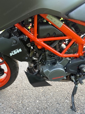 KTM Duke 125  2023, wie neu Bild 4