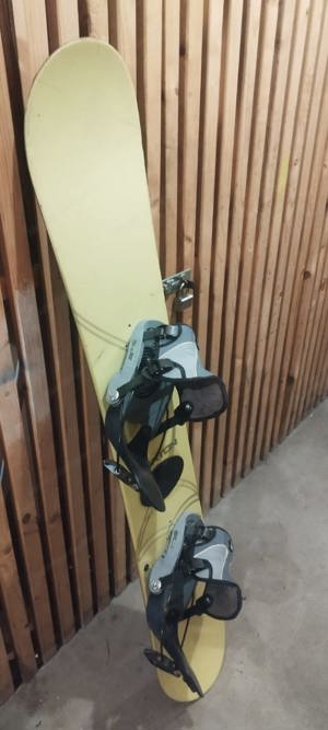 Burton Snowboard mit Flow Bindung 