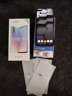 Vivo Y72 5G kaum gebraucht fast wie neu. inklusive 3 Panzerglas Folien und Kopfhörer.