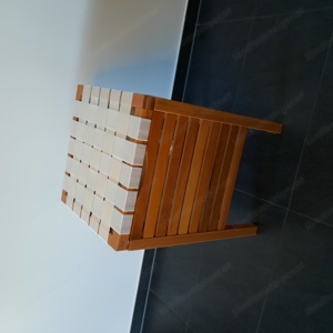 Hocker mit Deckel (Truhe) in Holz