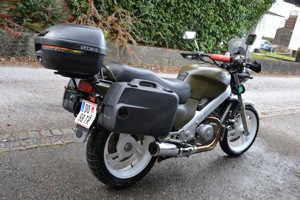 Honda NTV 650 Revere Bild 2