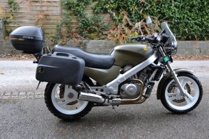 Honda NTV 650 Revere Bild 5