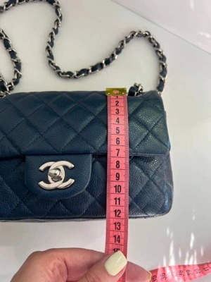 Chanel   Klassische Überschlagtasche aus Kaviarleder