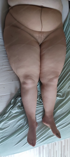 Getragene Nylons ohne Höschen  Bild 2