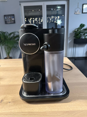 Nespresso De'Longhi Kaffeemaschine Bild 2