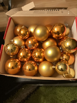 Verschiedene Christbaumkugeln