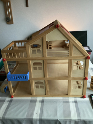 Puppenhaus aus Holz