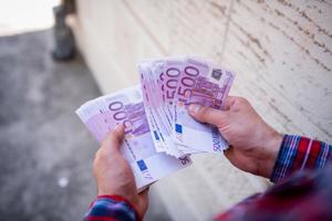 Wir bieten Kredite von 10.000   bis 160.000.000   zu sehr einfachen Konditionen für jedermann in Öst