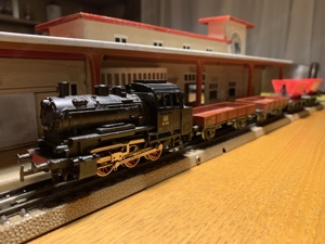 Schnäppchen: Antiker Märklin Güterzug mit vier Waggons Bild 1