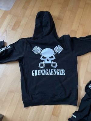 Verkaufe Hoodie und T-Shirt Bild 4