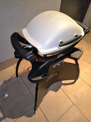 Gasgrill Weber Q1000 mit Standbein