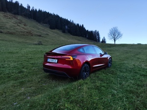 Tesla Model 3 Heckantrieb Highland Ultra Red 8 Fach Bild 2