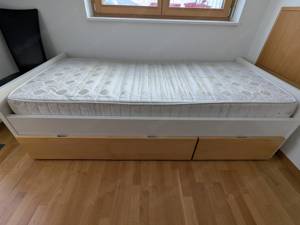 Verschenke Bett mit Schubladen 