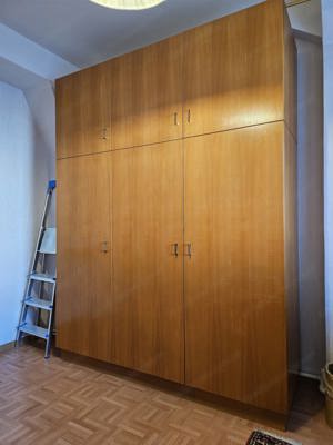 3-Türiger Kleiderschrank mit Aufsatz