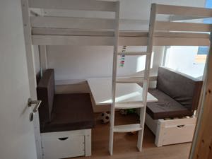 Hochbett für Kinder ab 6+, Zusatzfunktionen mit weiterem Bett bzw. untertags zwei Bänke mit Tisch