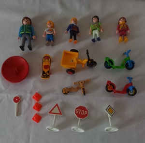 Playmobil Kinder mit Spielgeräten Bild 2