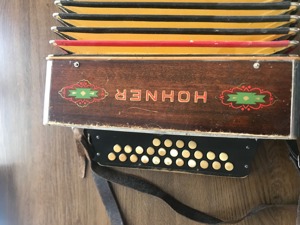 Hohner Erika Akkordeon,  Knopfakkordeon Tonart C F Bild 3