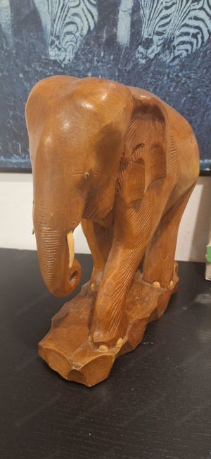 Elefant aus Holz