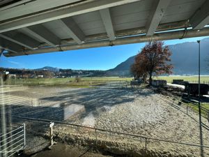 Exklusive 98m  Wohnung mit 40m  Terrasse bzw. Loggia - Traumhafter Blick auf Berge und Reitplatz Bild 6