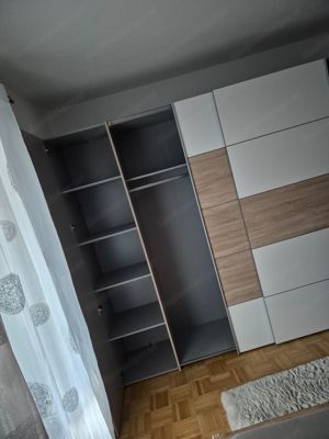 Kleiderschrank.         Bild 2