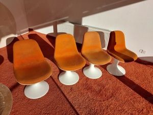 4 Orbit Chairs mit Tisch