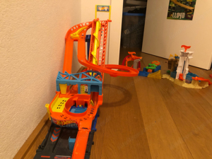 Hot Wheels Bahn mit elektrischem Lift Bild 3