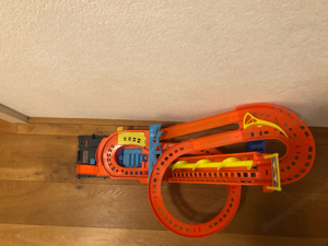 Hot Wheels Bahn mit elektrischem Lift