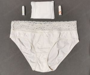 Menstruationswäsche 1 Slip oder String, 1 Tampon und 1 Binde + 5 Fotos + Versand um nur 25 Euro