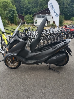 Motorroller von Zontes 350 Bild 8