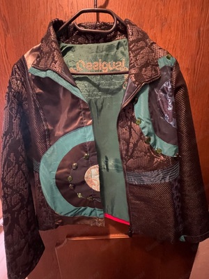 Desigual Jacke Katzenmuster Bild 2