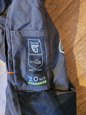 Schnittschutzhose Husqvarna Größe 52. Bild 3