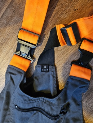 Schnittschutzhose Husqvarna Größe 52. Bild 2