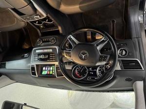 Mercedes-Benz M-Klasse Bild 13