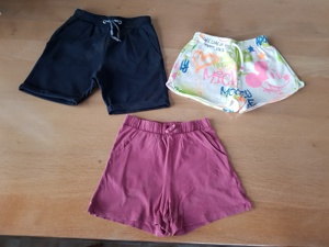 3 Mädchenshorts Gr. 128 im Paket, neuwertig