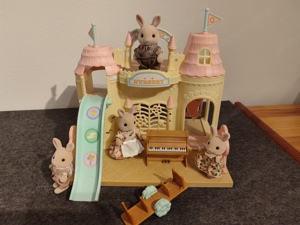 Sylvanian Families Kindergarten mit Hasenfamilie  Bild 5