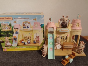 Sylvanian Families Kindergarten mit Hasenfamilie  Bild 4