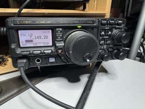 Yaesu FT-897D HF   VHF   UHF All Mode - All Band Funkgerät mit AT