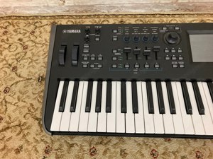 Yamaha MODX-6 Synthesizer