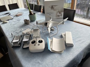 DJI Pantom 4 Drohne wie neu, 3-fach Ladegerät uvm.... Bild 4