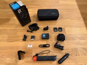 GOPRO Action Cam HERO11 5,3K wasserdicht *wie Neu* mit viel original Zubehör