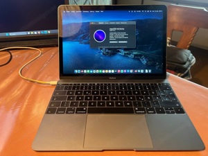 Apple MacBook 12"  in der Farbe spacegray