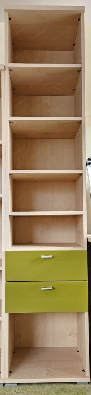 Kleiderschrank, Nachtkästchen und Regal aus einem Jugendzimmer Bild 4