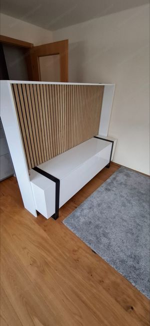 TV BOARD mit Sichtschutz