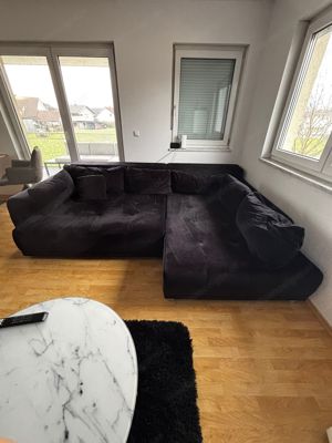 Tolle, moderne COUCH mit elektr. Auszug (Bettauszug)