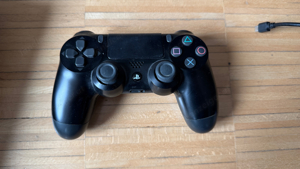 PS4 mit Controller und 4 Spielen Bild 4