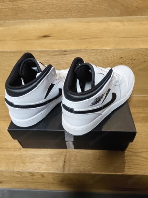 Nagelneue Jordan1 AIR MID 36,5 Bild 3