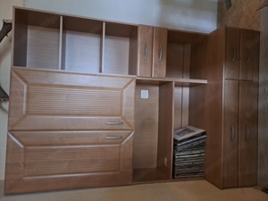 zu verschenken. Wohnzimmer, Schlafzimmerschrank